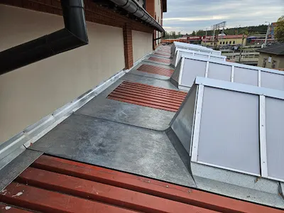 Dach Deker. Dekarstwo, blacharstwo